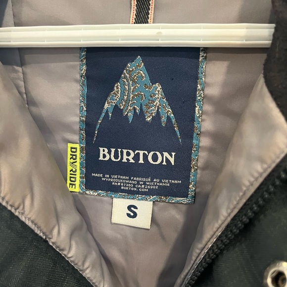 Burton winter coat. Thin shell but very warm. - Picture 3 of 4
